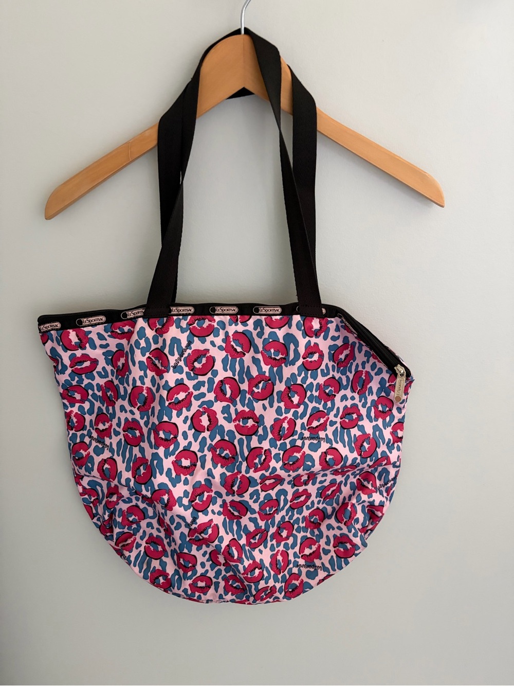 Lesportsac tote rare pink leopard “Lip Smacker” print